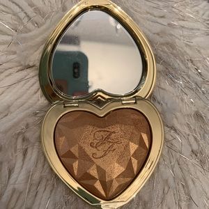 Too faced highlighter